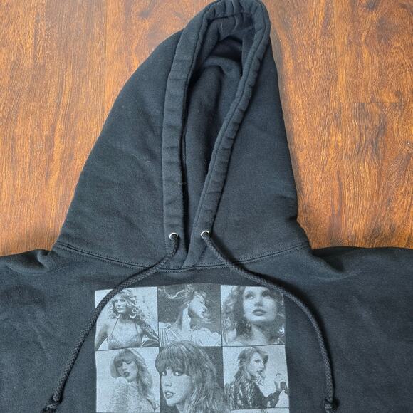 Taylor Swift Black Eras Tour Official Merchandise Merch Hoodie NWOT Large - Picture 3 of 9